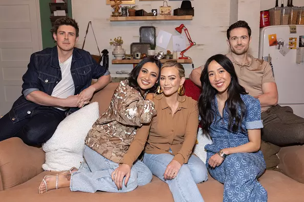 LOS ANGELES, CALIFORNIA - MARCH 10: (L-R) Chris Lowell, Francia Raisa, Hilary Duff, Tien Tran and Tom Ainsley attend the “How I Met Your Father" fan experience in Los Angeles celebrating the show’s first season finale with cast on March 10, 2022 in Los Angeles, California. (Photo by Emma McIntyre/Getty Images)