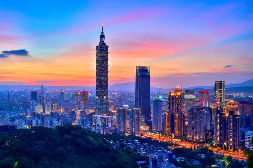 The Elephant Mountain hiking trail is the closest viewpoint to the iconic Taipei 101 building and attracts photographers and tourists whenever there's a chance of a nice sunset (Via Getty Images)